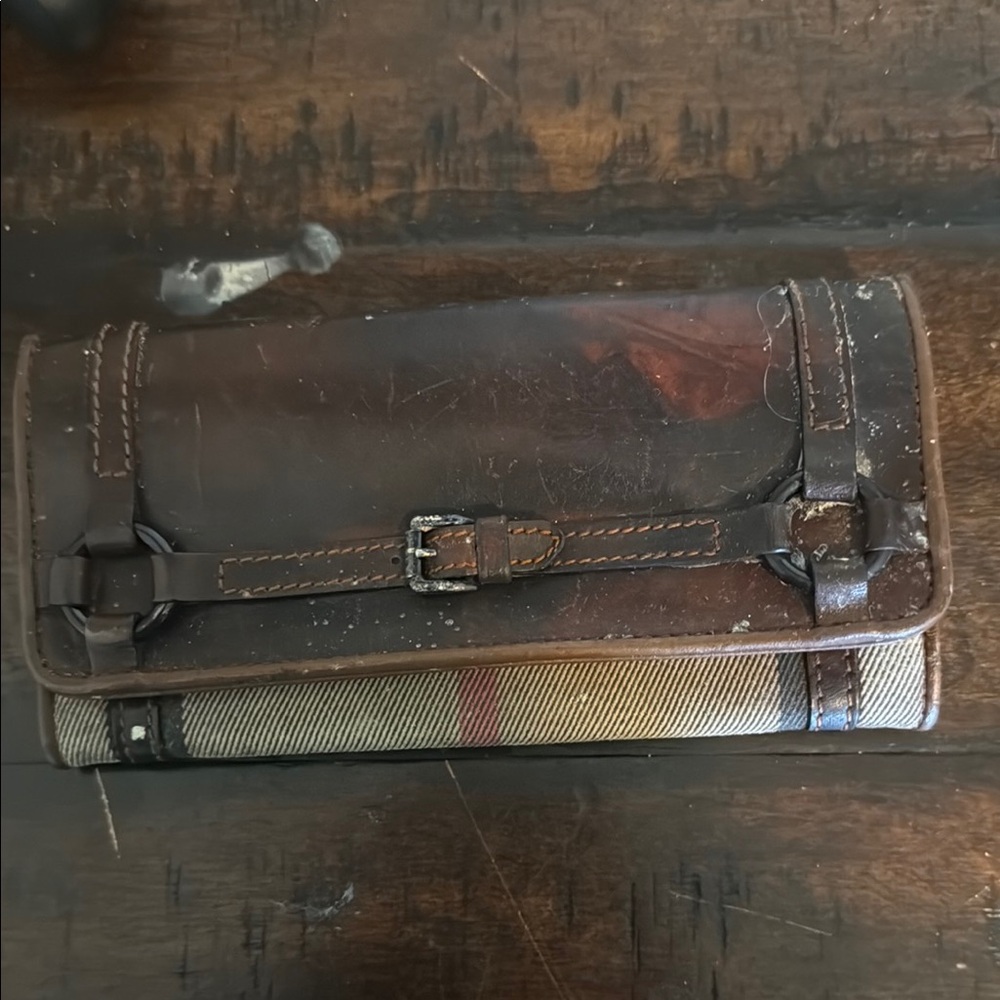 Burberry Brown Leather Wallet with Classic Design